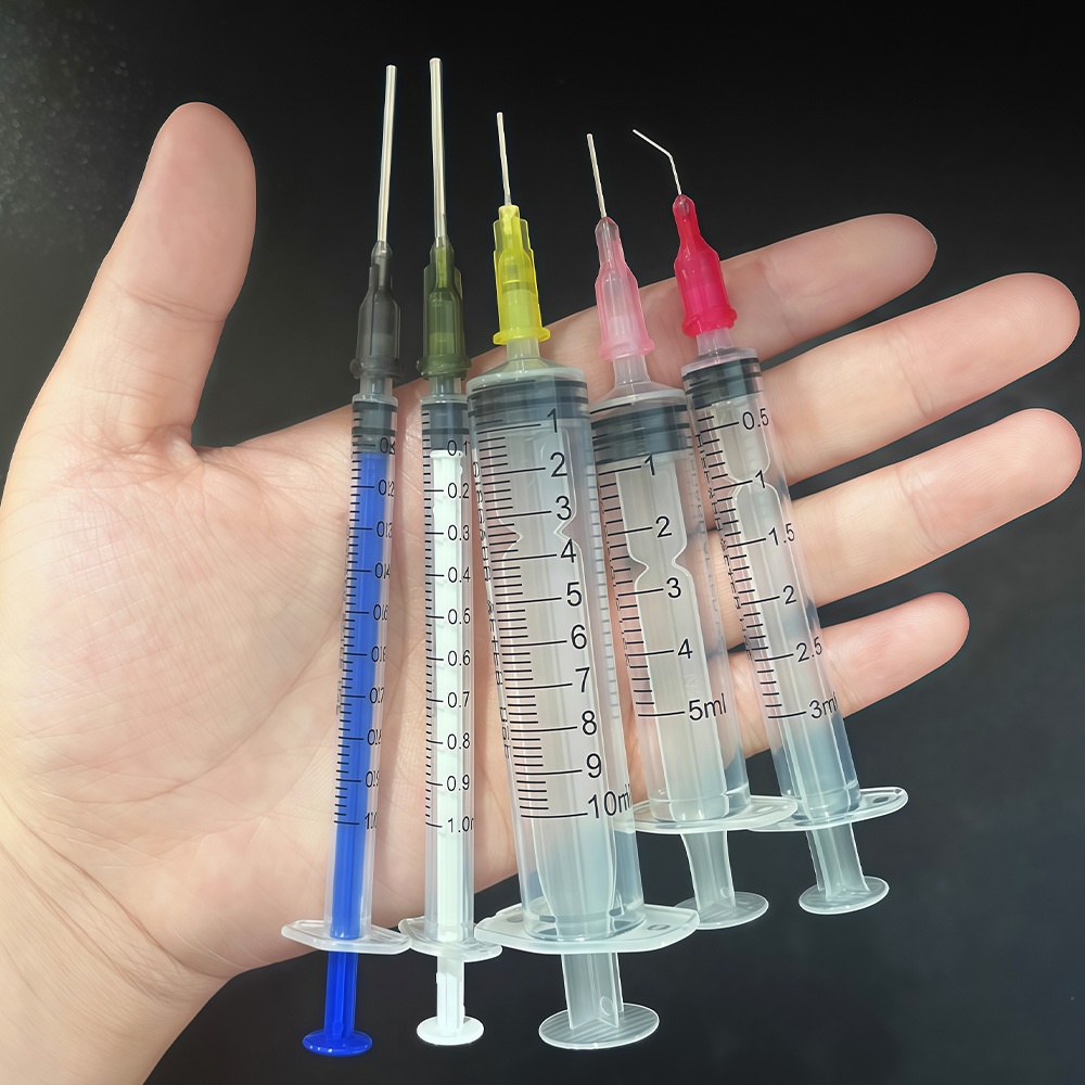 さまざまなアクセサリーが付属した精密ラボ用注射器セット。科学 - Lab Equipment のレビューと価格